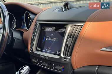 Позашляховик / Кросовер Maserati Levante 2018 в 