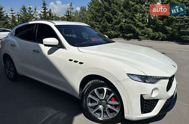 Внедорожник / Кроссовер Maserati Levante 2017 в 