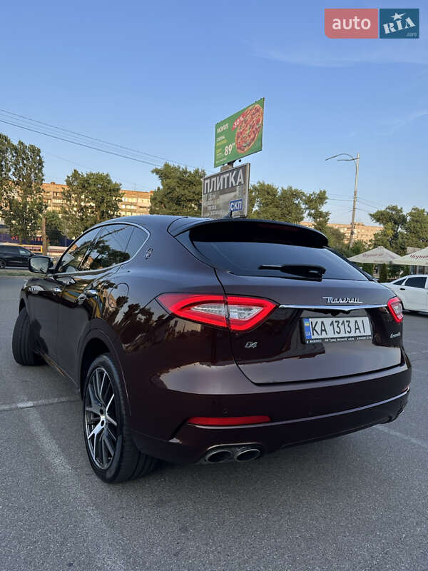 Внедорожник / Кроссовер Maserati Levante 2017 в Киеве