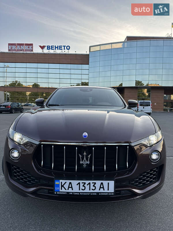 Внедорожник / Кроссовер Maserati Levante 2017 в Киеве