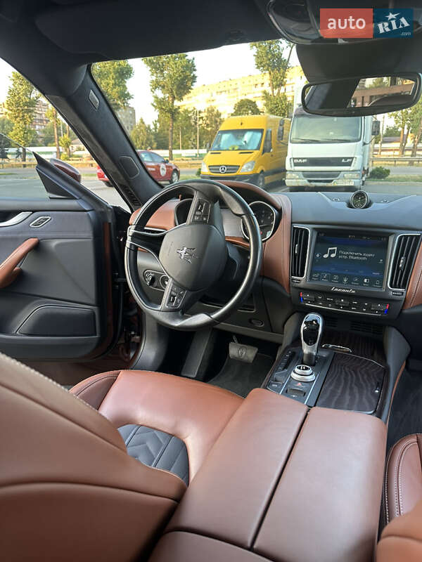 Внедорожник / Кроссовер Maserati Levante 2017 в Киеве