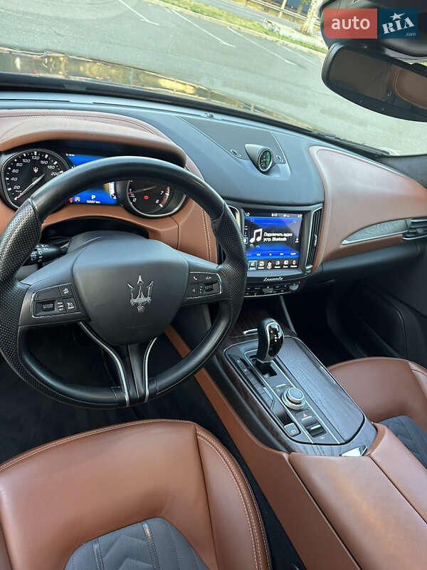 Внедорожник / Кроссовер Maserati Levante 2017 в Киеве