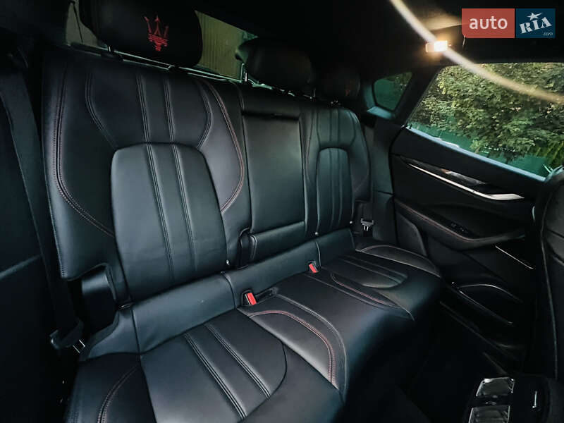 Внедорожник / Кроссовер Maserati Levante 2017 в Киеве