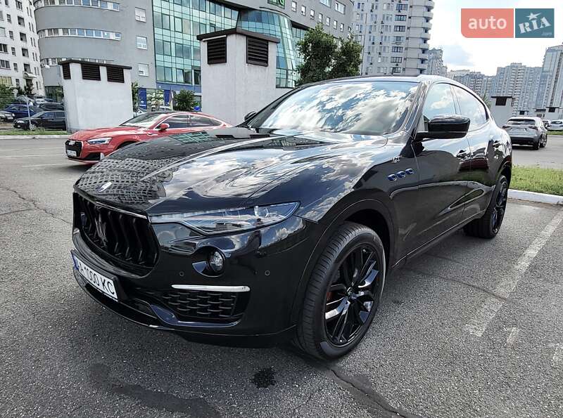 Внедорожник / Кроссовер Maserati Levante 2021 в Киеве