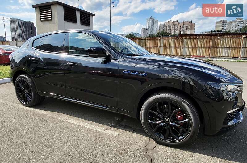 Внедорожник / Кроссовер Maserati Levante 2021 в Киеве