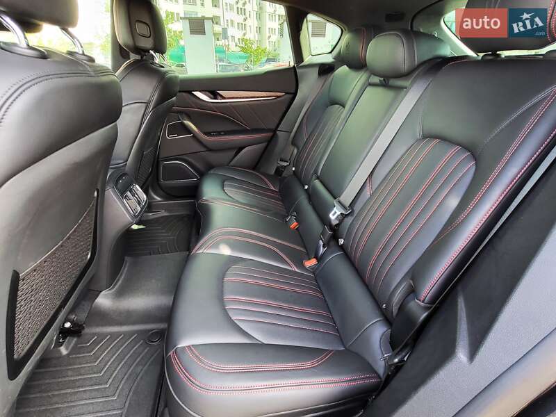 Внедорожник / Кроссовер Maserati Levante 2021 в Киеве