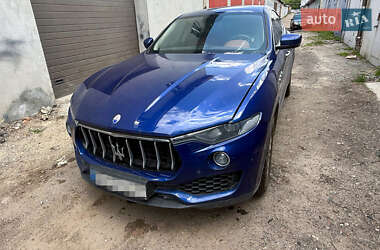 Внедорожник / Кроссовер Maserati Levante 2016 в Киеве