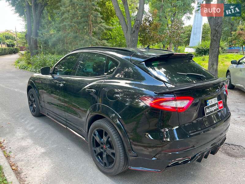 Внедорожник / Кроссовер Maserati Levante 2017 в Киеве
