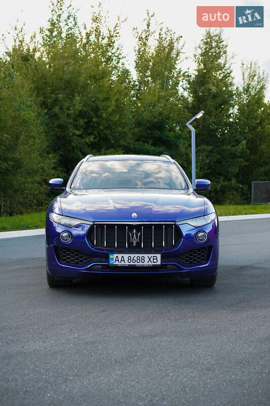 Внедорожник / Кроссовер Maserati Levante 2016 в Киеве