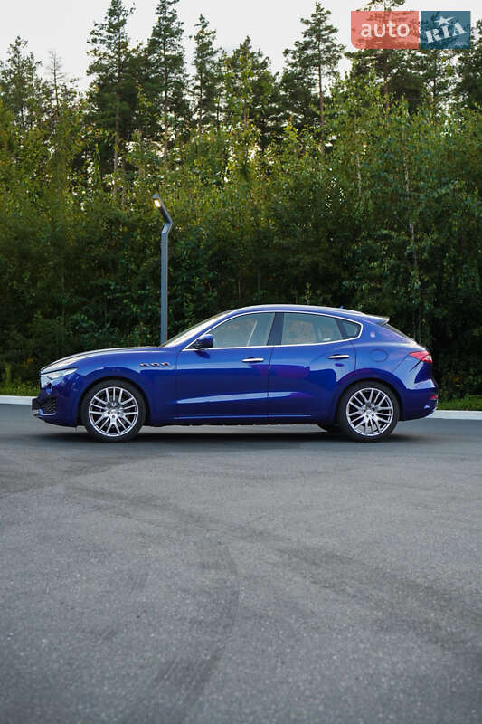 Внедорожник / Кроссовер Maserati Levante 2016 в Киеве
