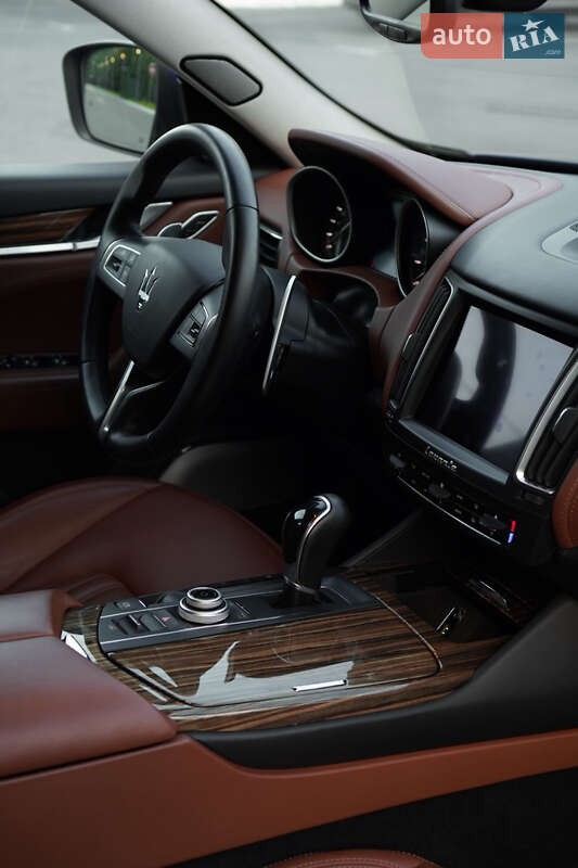Внедорожник / Кроссовер Maserati Levante 2016 в Киеве