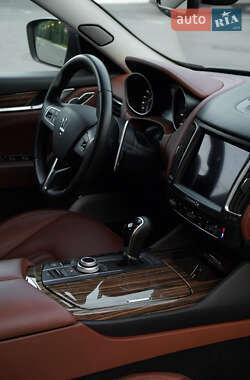 Внедорожник / Кроссовер Maserati Levante 2016 в 