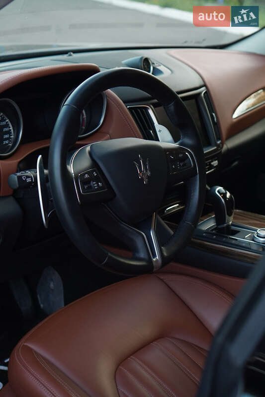 Внедорожник / Кроссовер Maserati Levante 2016 в Киеве