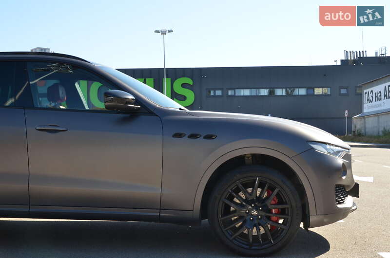 Позашляховик / Кросовер Maserati Levante 2017 в Києві