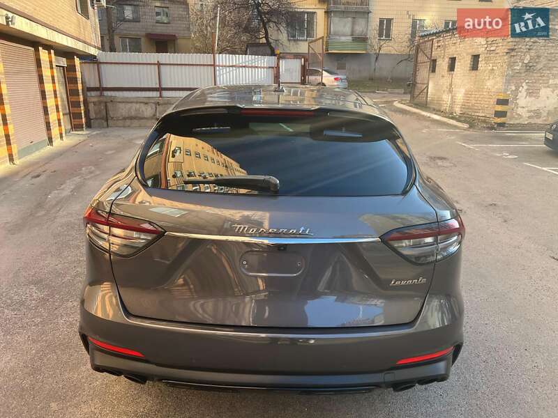 Внедорожник / Кроссовер Maserati Levante 2021 в Киеве