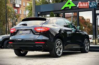 Внедорожник / Кроссовер Maserati Levante 2018 в 