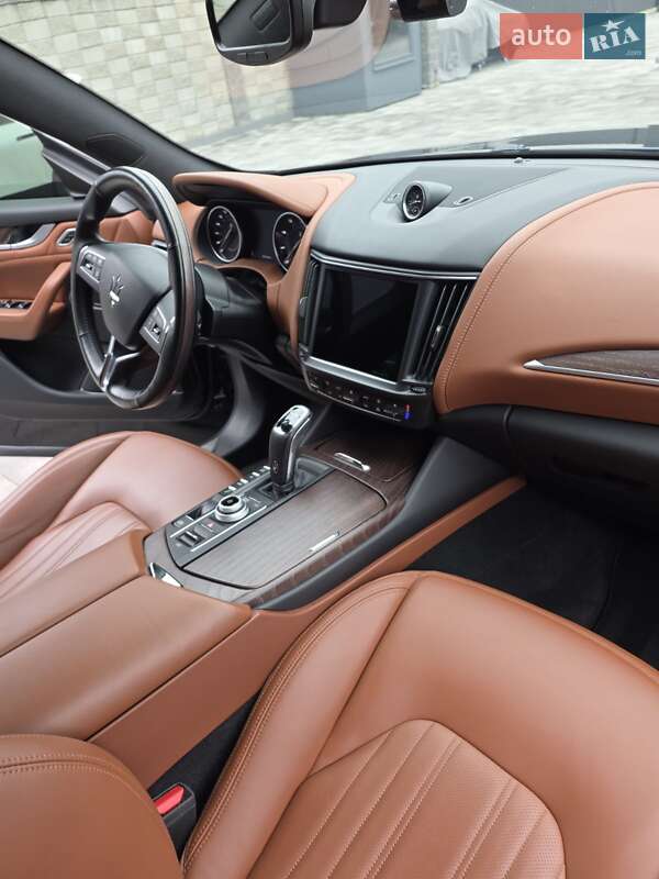 Внедорожник / Кроссовер Maserati Levante 2021 в Киеве