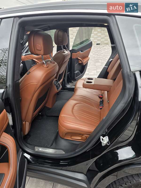 Внедорожник / Кроссовер Maserati Levante 2021 в Киеве