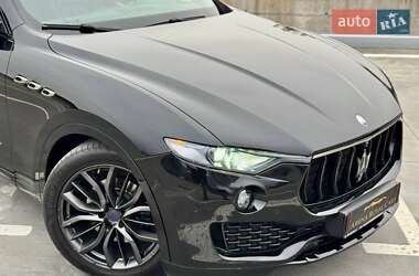 Внедорожник / Кроссовер Maserati Levante 2018 в  фото 4 Внедорожник / Кроссовер Maserati Levante 2018 в