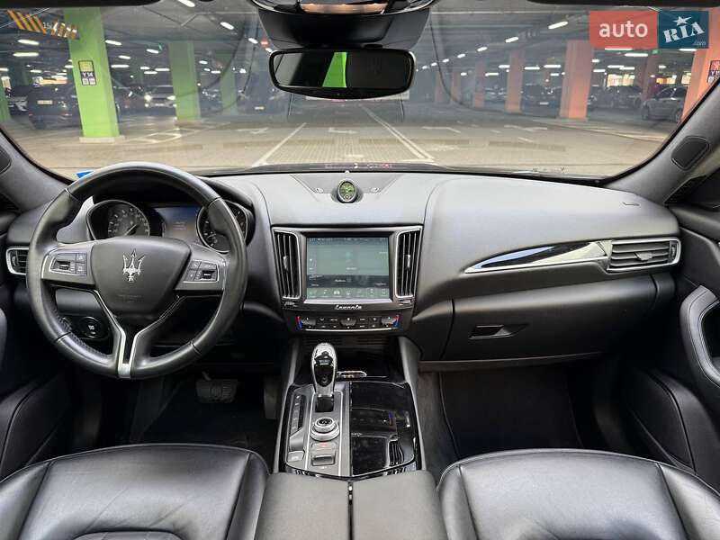 Внедорожник / Кроссовер Maserati Levante 2017 в Киеве