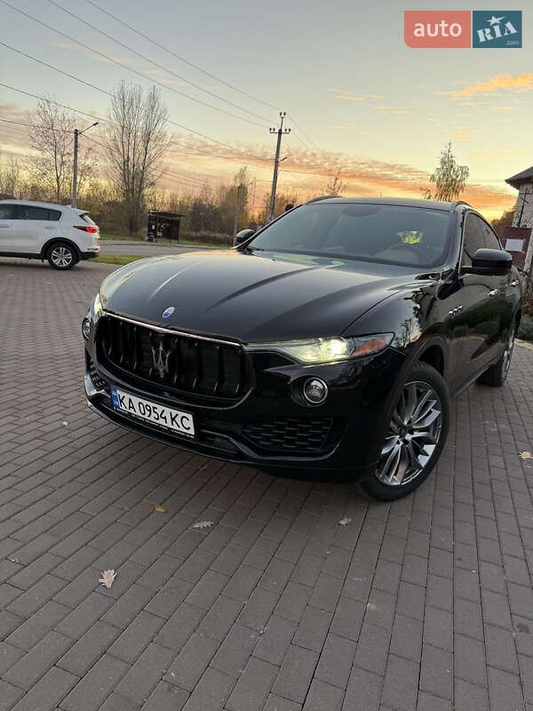 Внедорожник / Кроссовер Maserati Levante 2018 в Киеве