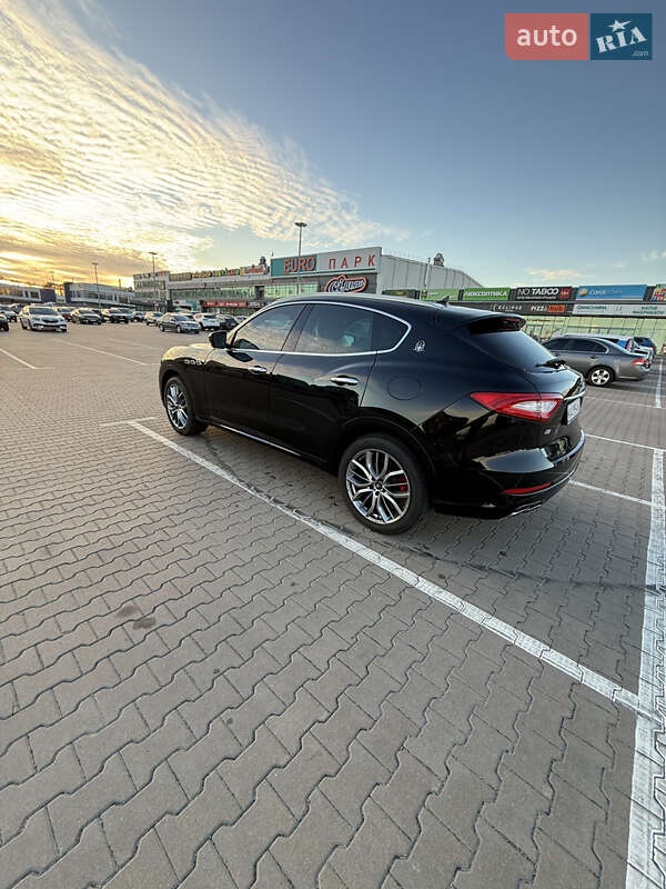 Внедорожник / Кроссовер Maserati Levante 2018 в Киеве
