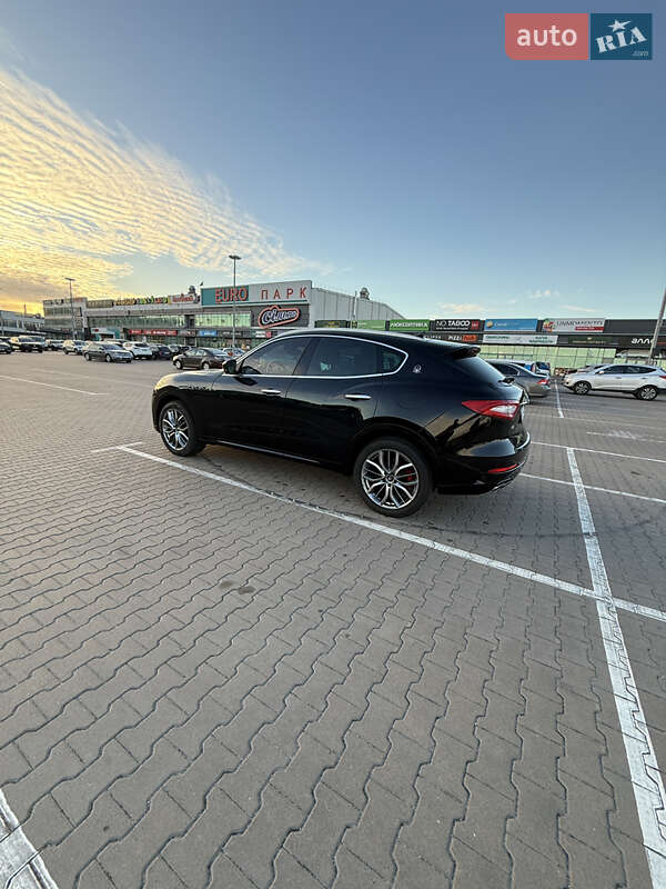 Внедорожник / Кроссовер Maserati Levante 2018 в Киеве