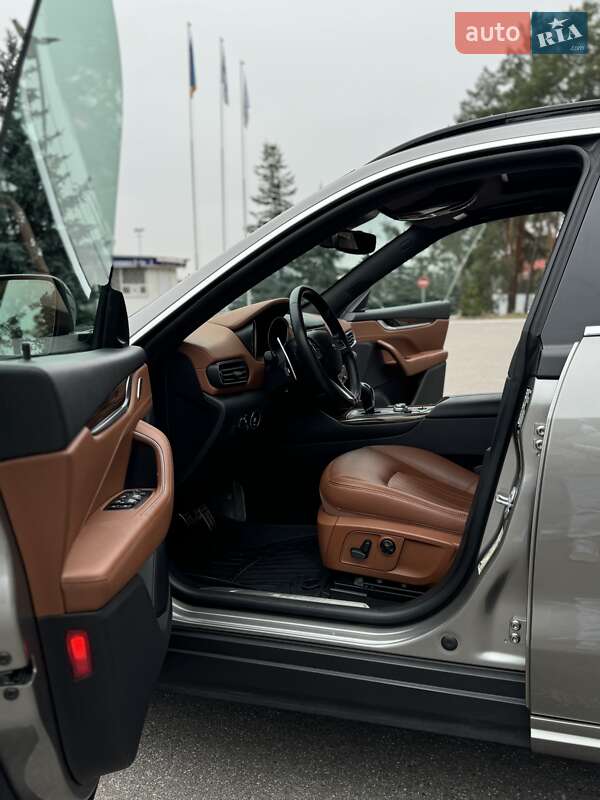 Позашляховик / Кросовер Maserati Levante 2017 в Києві