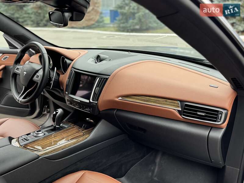 Позашляховик / Кросовер Maserati Levante 2017 в Києві