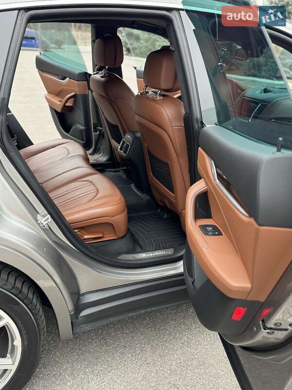 Позашляховик / Кросовер Maserati Levante 2017 в Києві