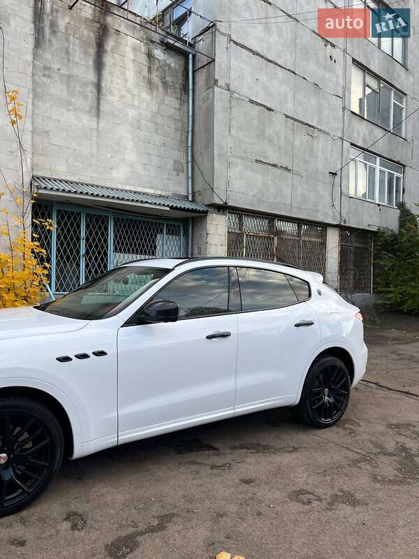 Позашляховик / Кросовер Maserati Levante 2016 в Києві