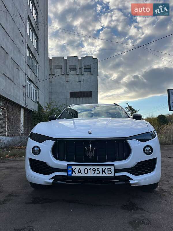 Позашляховик / Кросовер Maserati Levante 2016 в Києві