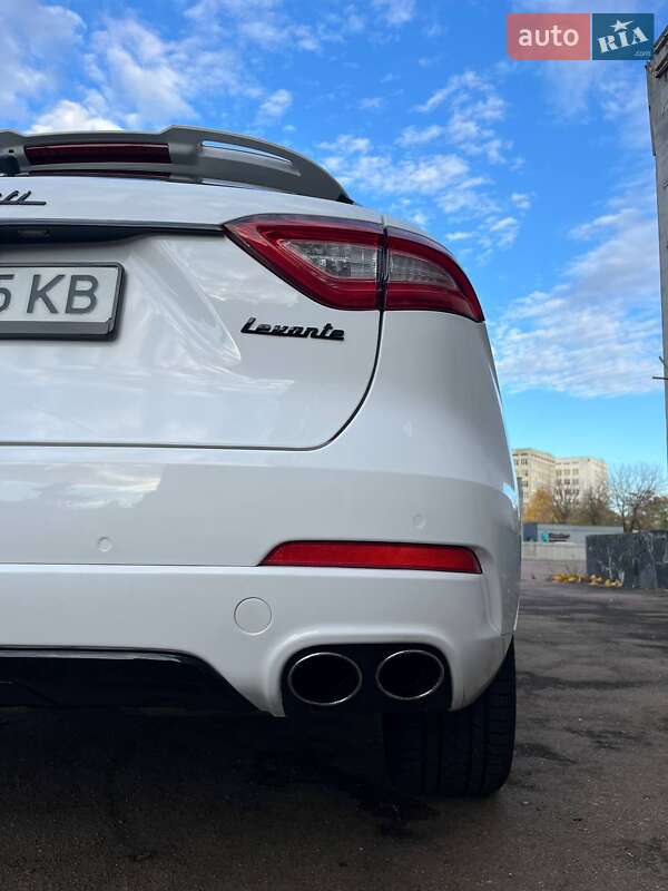 Позашляховик / Кросовер Maserati Levante 2016 в Києві