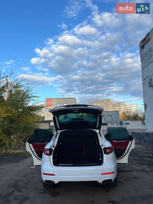 Позашляховик / Кросовер Maserati Levante 2016 в Києві