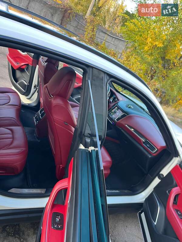 Позашляховик / Кросовер Maserati Levante 2016 в Києві