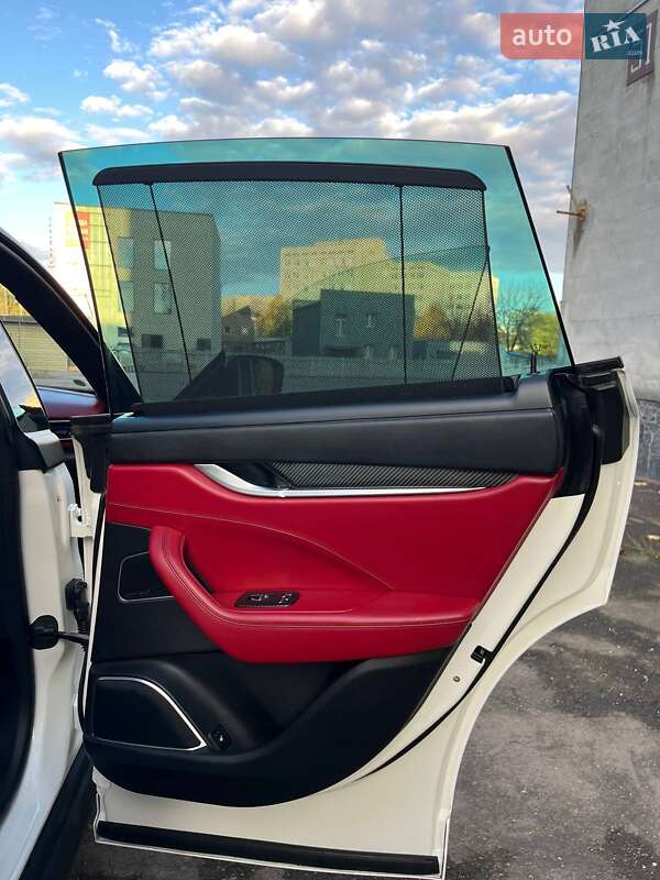 Позашляховик / Кросовер Maserati Levante 2016 в Києві