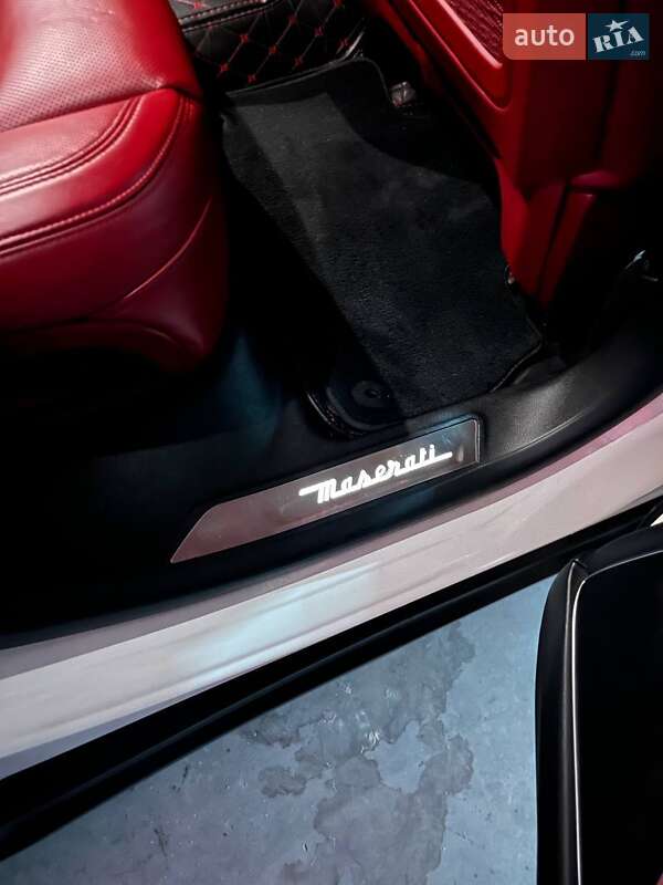 Позашляховик / Кросовер Maserati Levante 2016 в Києві
