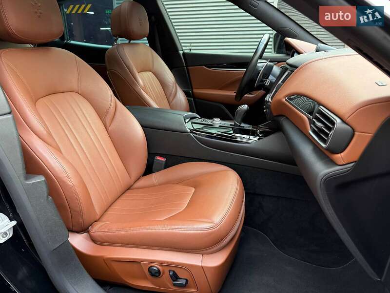 Внедорожник / Кроссовер Maserati Levante 2018 в Киеве