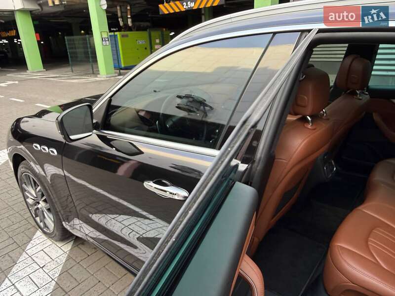 Внедорожник / Кроссовер Maserati Levante 2018 в Киеве