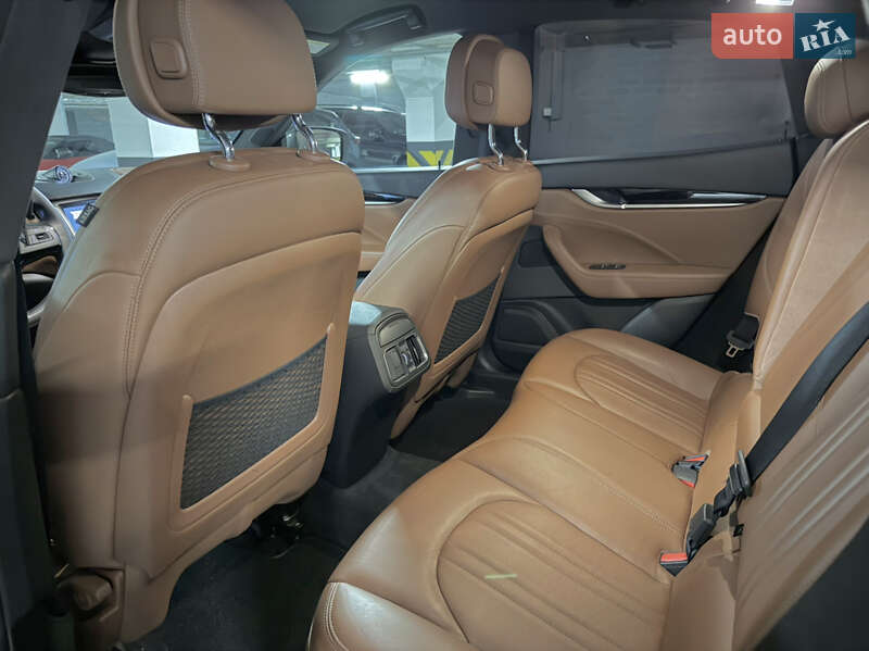 Внедорожник / Кроссовер Maserati Levante 2016 в Днепре
