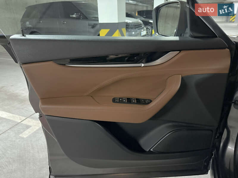 Внедорожник / Кроссовер Maserati Levante 2016 в Днепре