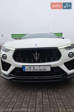 Позашляховик / Кросовер Maserati Levante 2018 в Києві