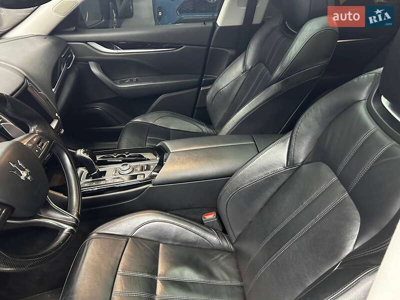 Внедорожник / Кроссовер Maserati Levante 2017 в Черновцах