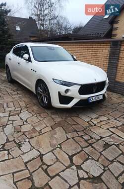 Внедорожник / Кроссовер Maserati Levante 2021 в Киеве