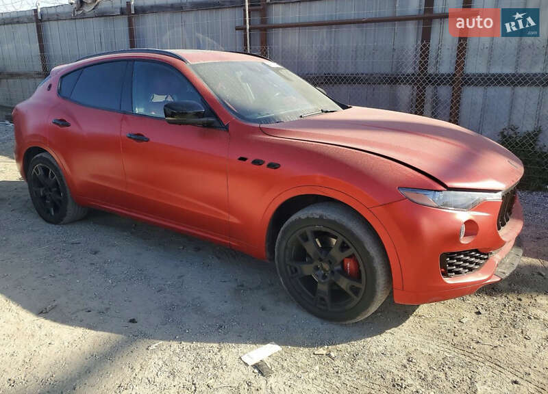 Внедорожник / Кроссовер Maserati Levante 2017 в Киеве