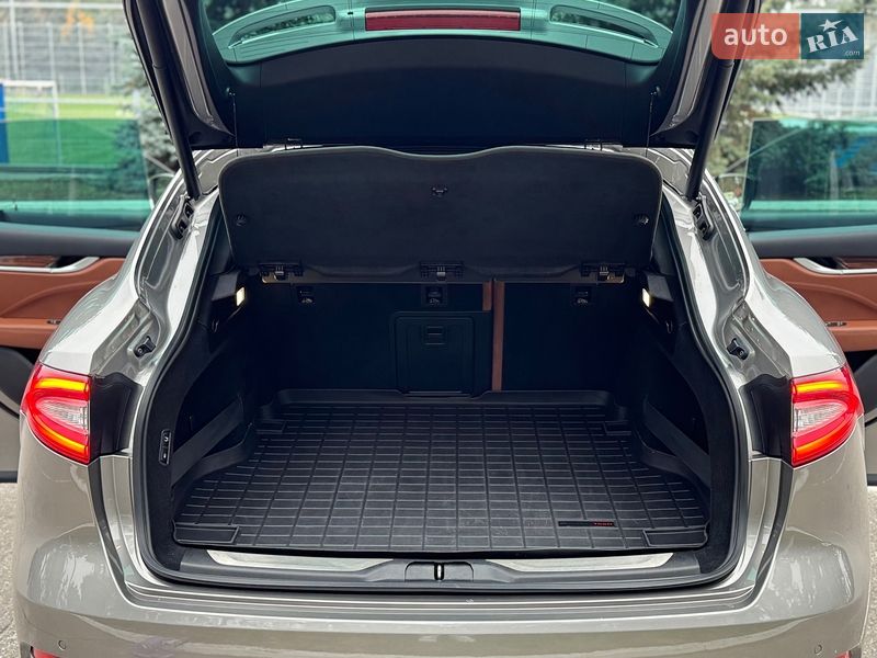 Позашляховик / Кросовер Maserati Levante 2017 в Києві