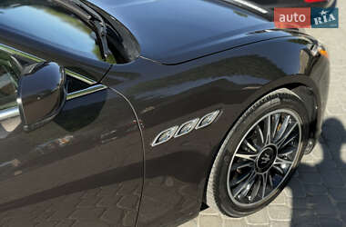 Седан Maserati Quattroporte 2013 в 