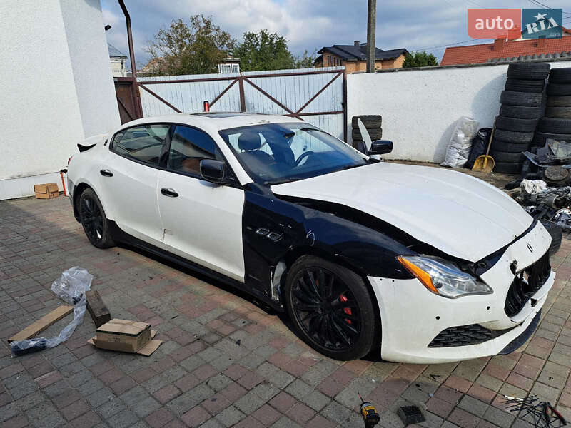 Седан Maserati Quattroporte 2014 в Львове