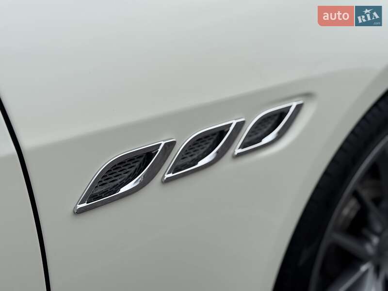 Седан Maserati Quattroporte 2015 в Киеве