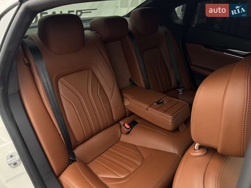 Седан Maserati Quattroporte 2015 в Киеве